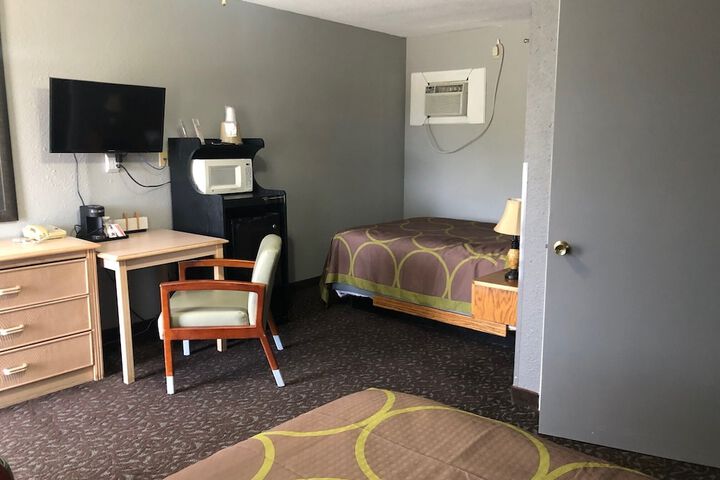 Room 22 of 33