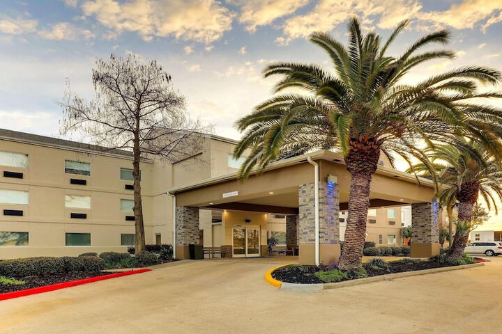 Hotel 13 of 64