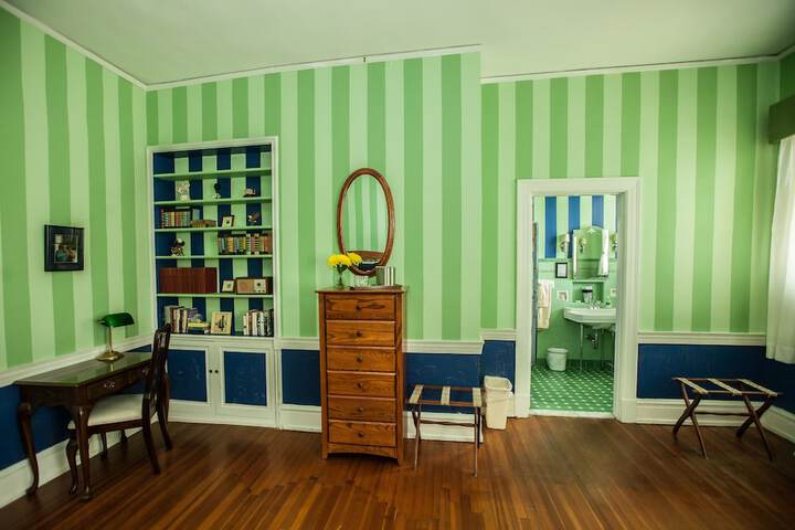Room 29 of 41