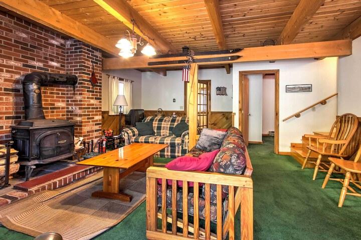 Cozy Bartlett Townhome 3 Mi to Attitash Mountain