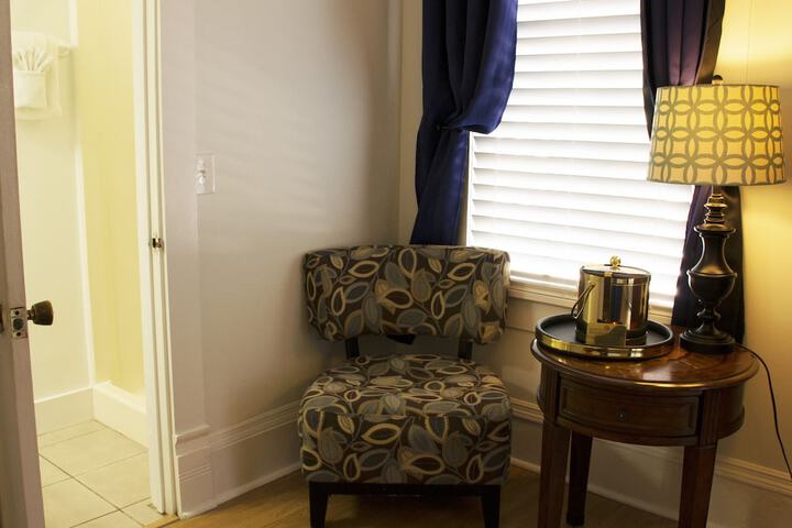 Room 50 of 112