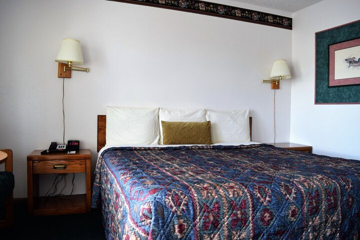 Room 12 of 37