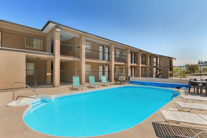 Hotel 6 of 86