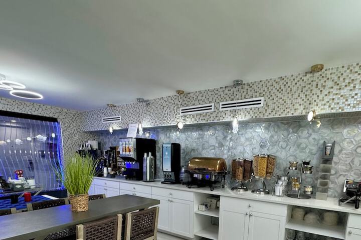 Breakfast/Coffee Service 184 of 206