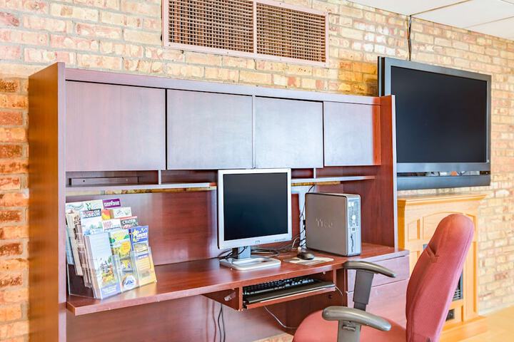 Business Center 43 of 44