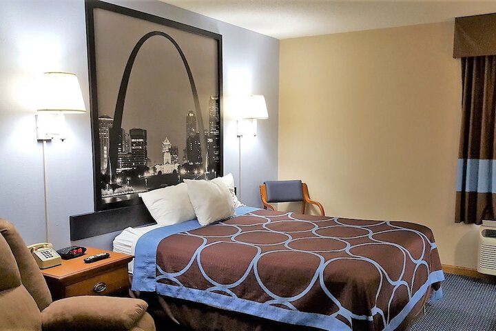Super 8 by Wyndham OFallon MO / St. Louis Area