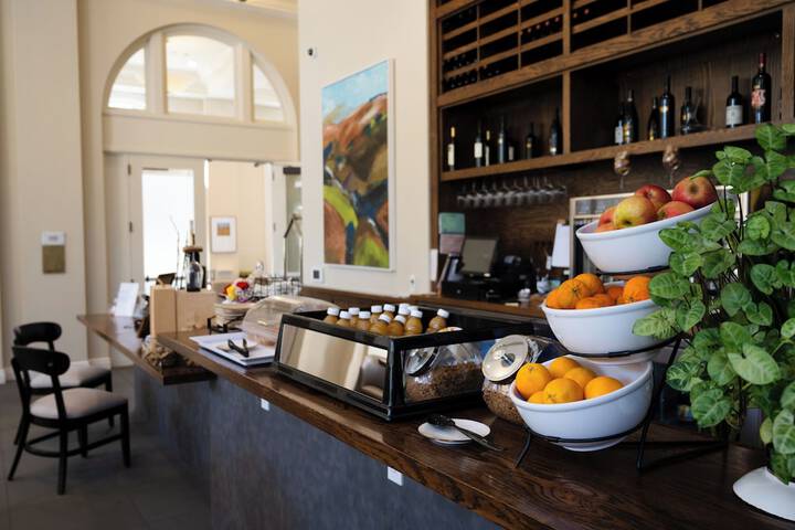 Hotel E