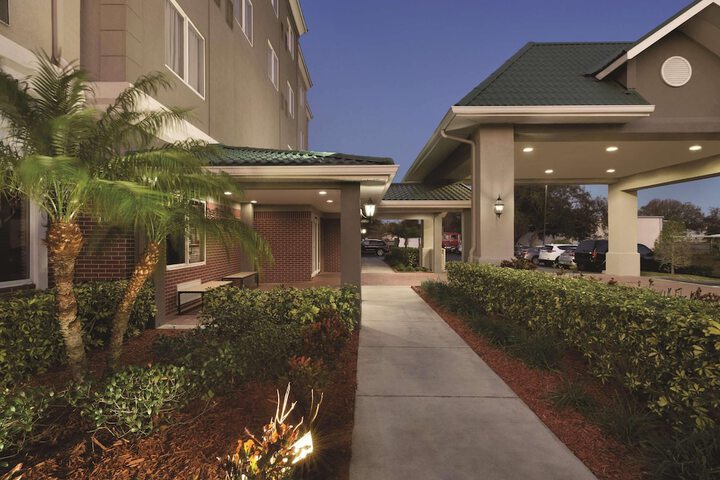 Country Inn & Suites by Radisson St. Petersburg - Clearwater, FL