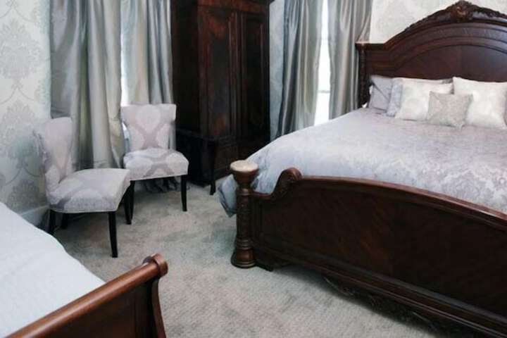 Room 27 of 46