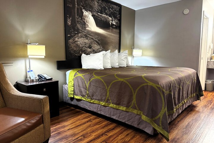 Super 8 by Wyndham Alexander City