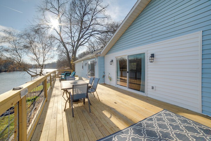 Charming Riverfront Retreat in Monticello!