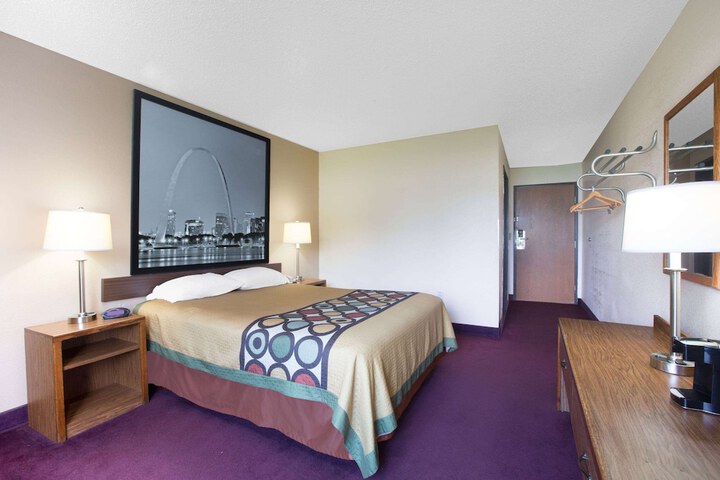 Room 13 of 34