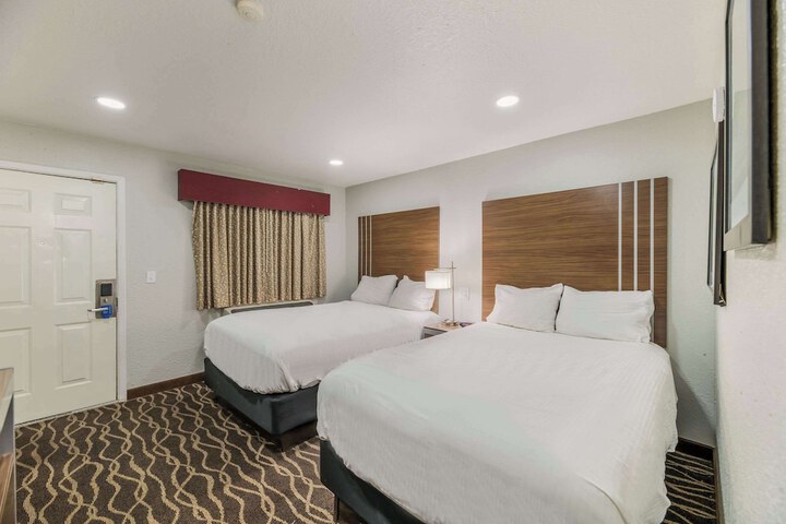 Room 17 of 34