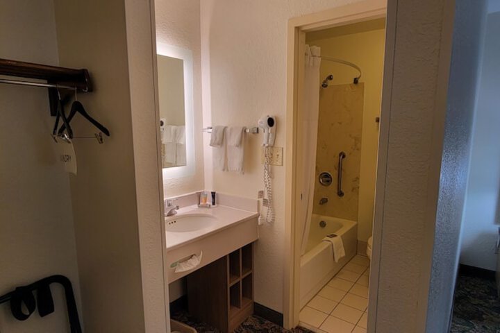 Room 32 of 41