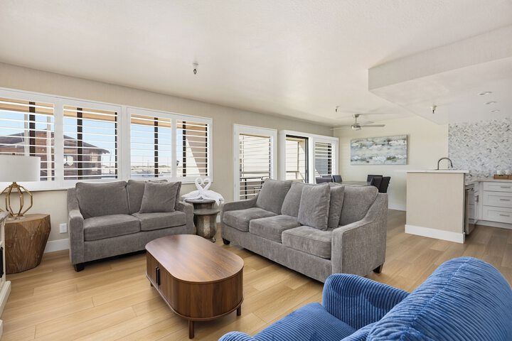 456 Embarcadero Inn & Suites