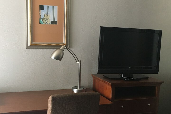 Room 9 of 11