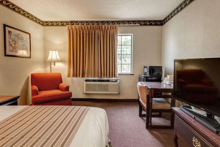Room 9 of 31