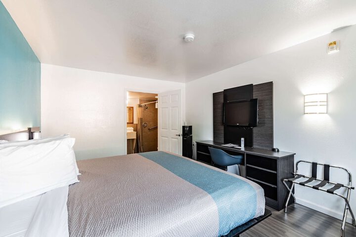 Room 10 of 22