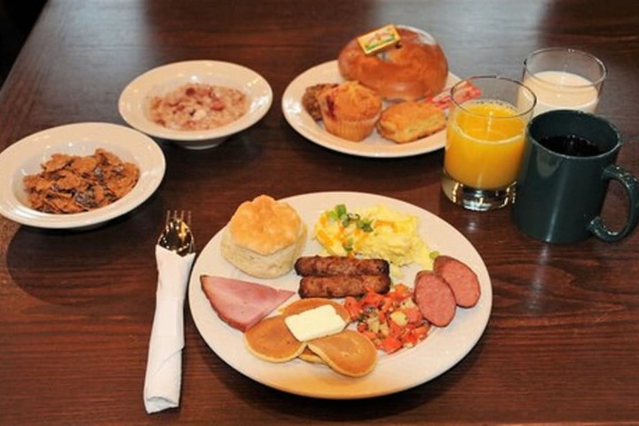 Breakfast/Coffee Service 22 of 33