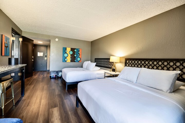 The Highlander Hotel Iowa City an Ascend Collection Hotel