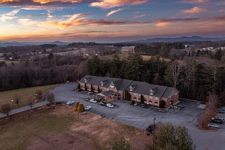 Hotel 8 of 43