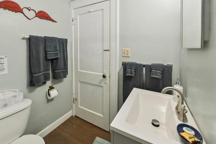 Sr Pilot Earhart Hangar Suite 2 br K & Q, 1 Ba