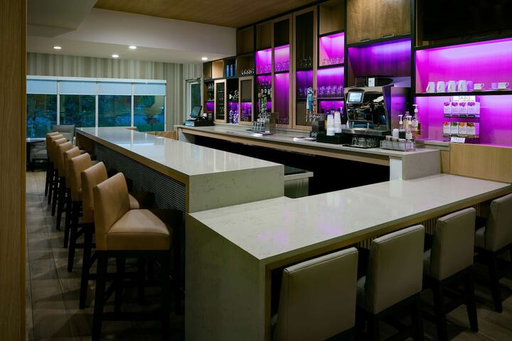 Lounge 51 of 56
