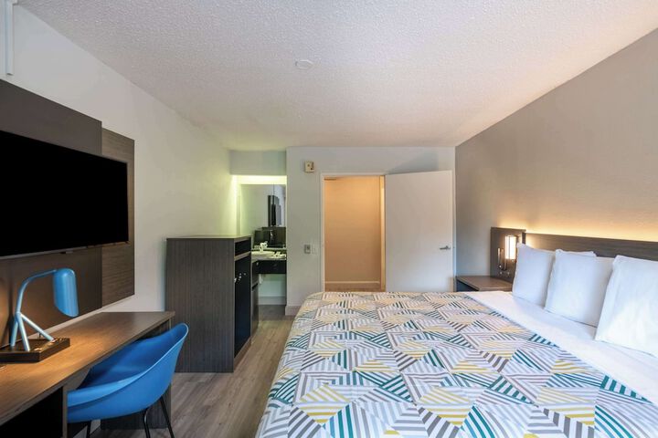 Room 11 of 24