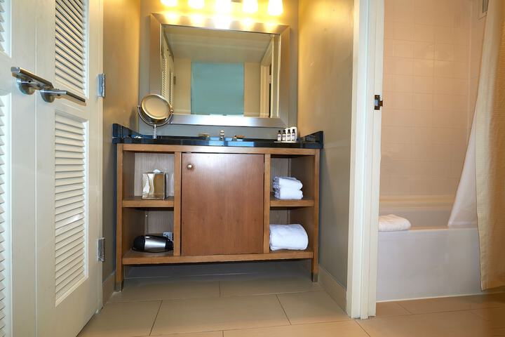 Room 16 of 28