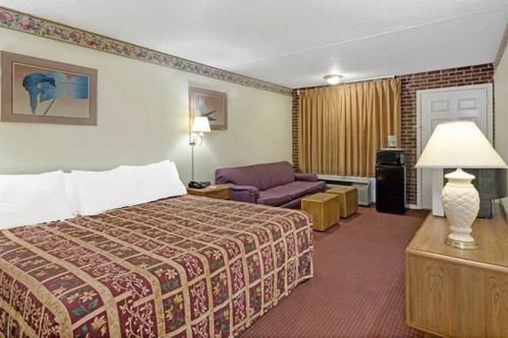 Room 12 of 28
