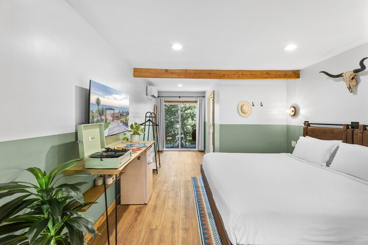 Room 32 of 52