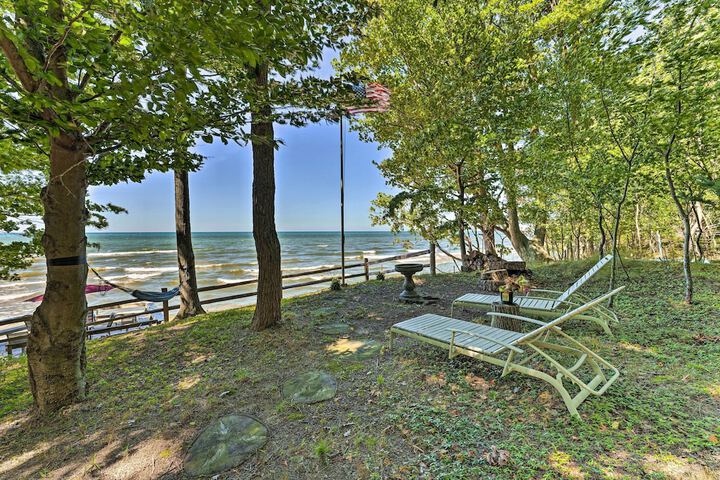 Douglas whispering Winds Cottage w / Beach!