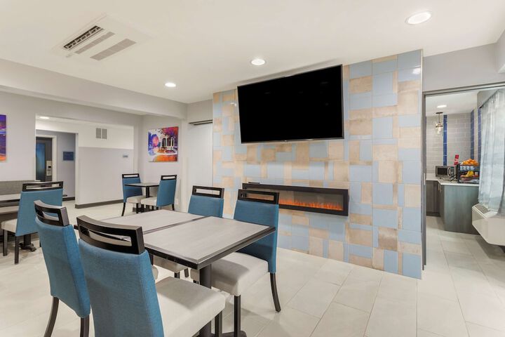 Best Western Plus Cleveland Inn & Suites