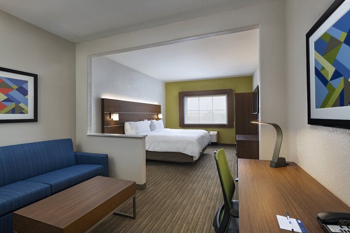 Room 11 of 28
