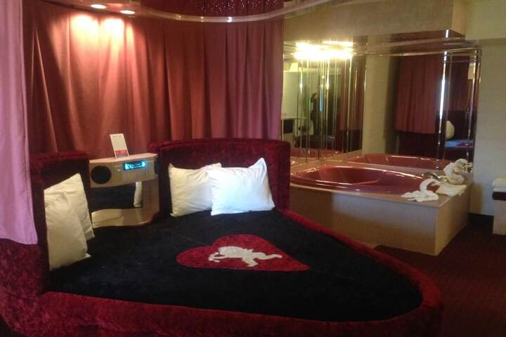 Room 17 of 33