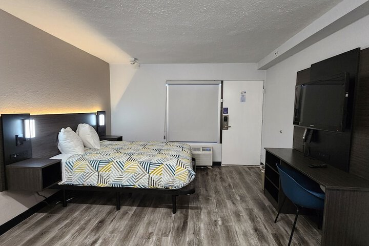 Room 27 of 32
