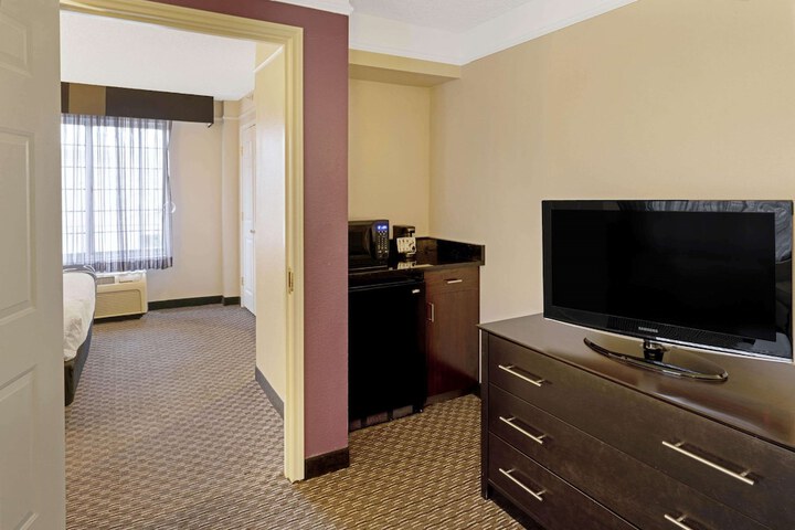 Room 11 of 39