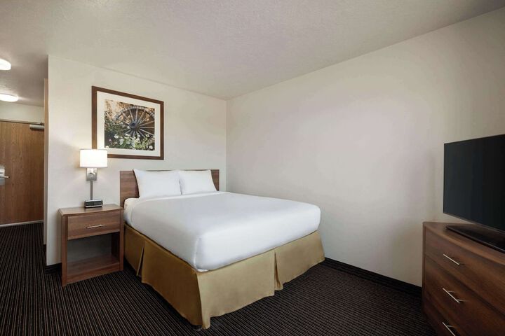 Travelodge by Wyndham Vaughn