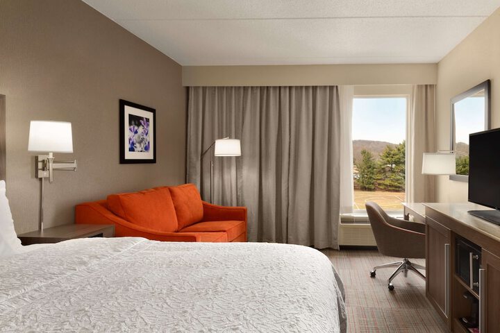 Room 14 of 33