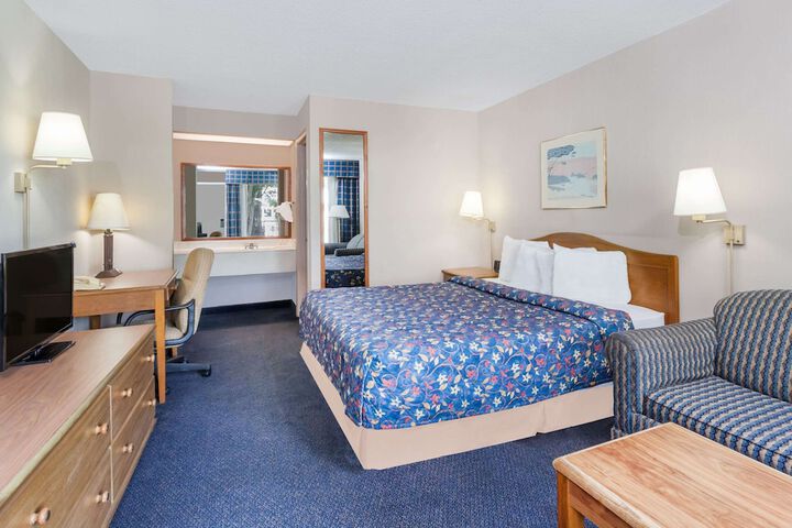 Room 12 of 23