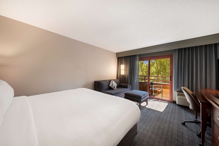 Room 32 of 42