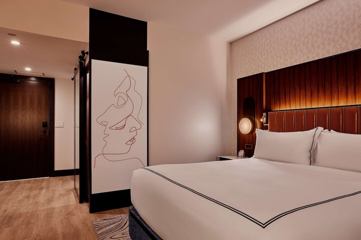 Room 27 of 53