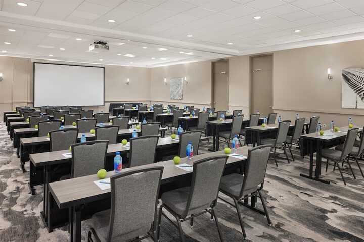Embassy Suites by Hilton Detroit Troy Auburn Hills