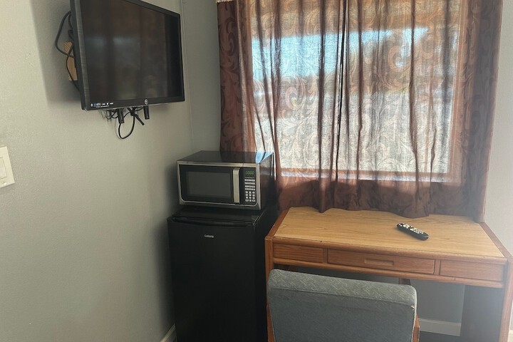 Room 4 of 7