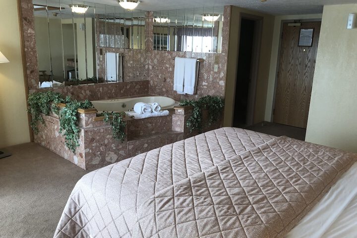 Room 33 of 65