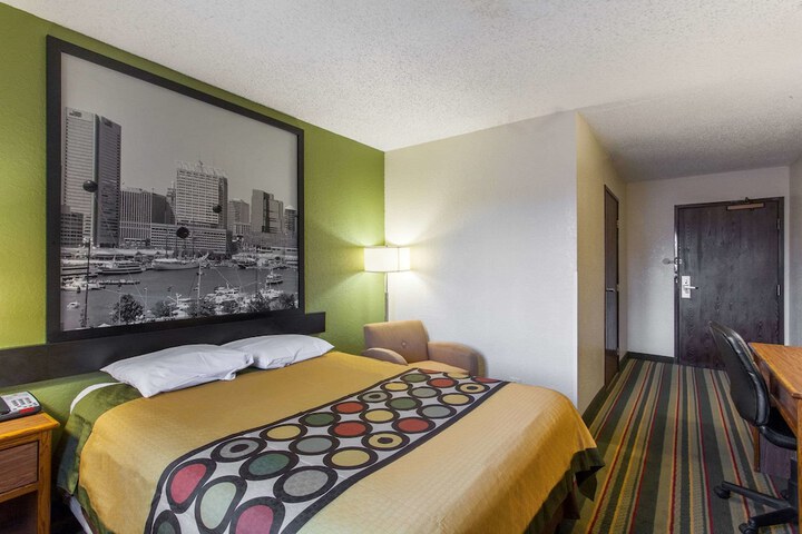 Room 9 of 11