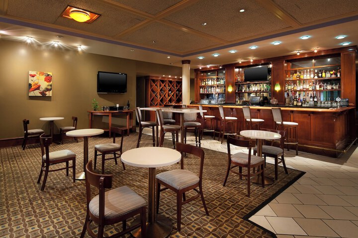 Lounge 30 of 34
