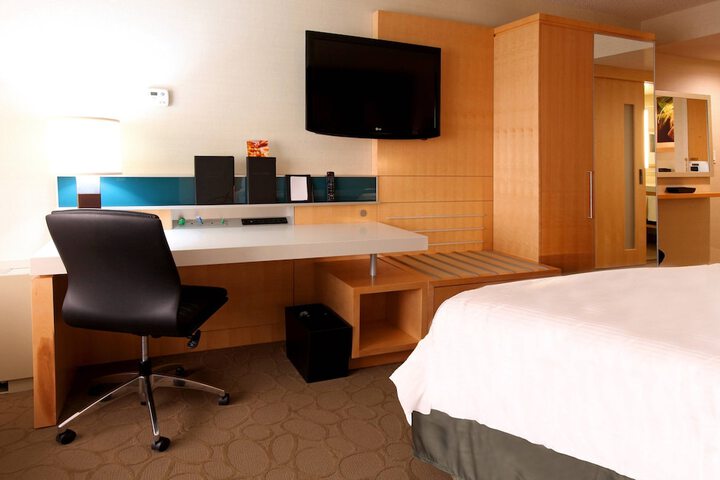 Room 18 of 73