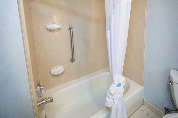 Holiday Inn Express and Suites Modesto by IHG