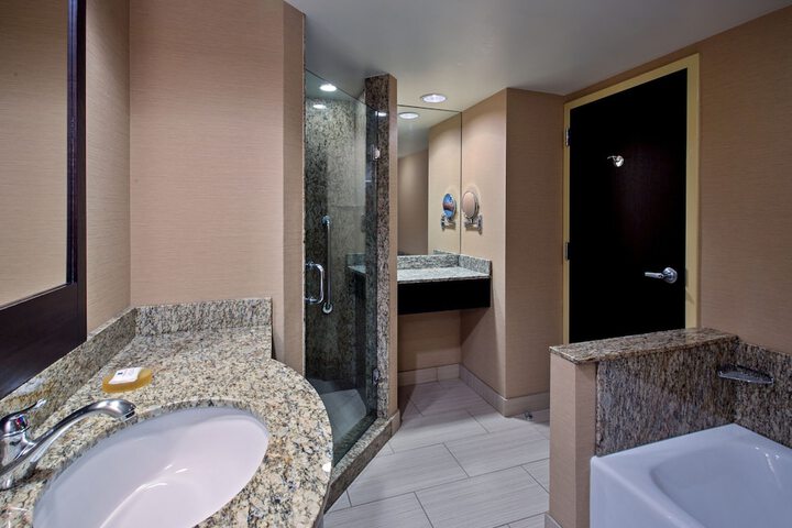 Room 40 of 76
